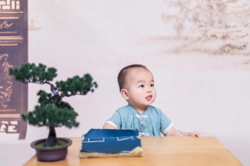 鄄城怀孕肚子中间凹两边凸